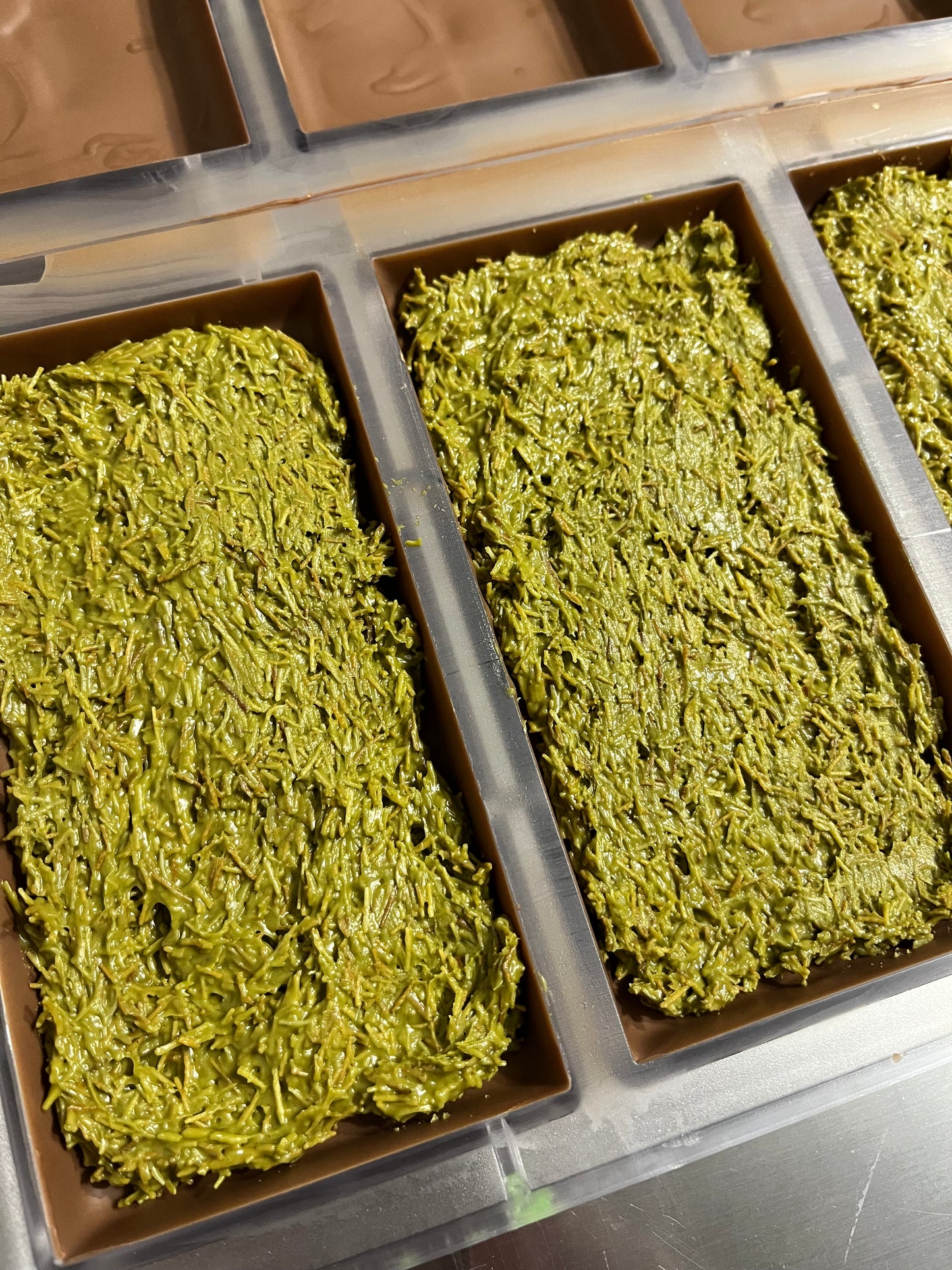 IMPERFECT CRACKED NO BOX Pistachio & Kunafa Belgian Milk Viral Chocolate Bar